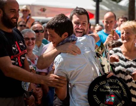 A* Jes&uacute;s GarzaronF* 2018_08_26T* D&iacute;a del pastor Artzai Eguna. Cata de quesos. Subasta del queso ganador. Esquileo de ovejasL* Uharte Arakil