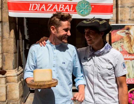 A* Jes&uacute;s GarzaronF* 2018_08_26T* D&iacute;a del pastor Artzai Eguna. Cata de quesos. Subasta del queso ganador. Esquileo de ovejasL* Uharte Arakil