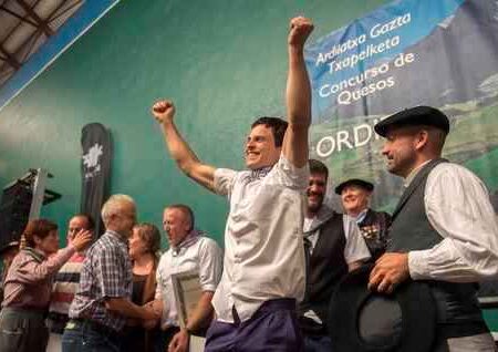 2019-09-11, Ordizia. Ordiziako euskal jaiak. Gazta lehiaketa eta enkantea.

11-09-2019, Ordizia. Euskal Jaia. Concurso de quesos y subasta.